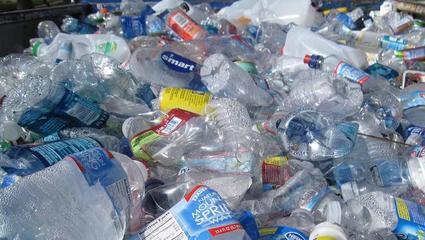 有(you)了它(ta)，塑料 24 小(xiao)時就能降(jiang)解 塑料制品(pin)環(huan)保新(xin)希望